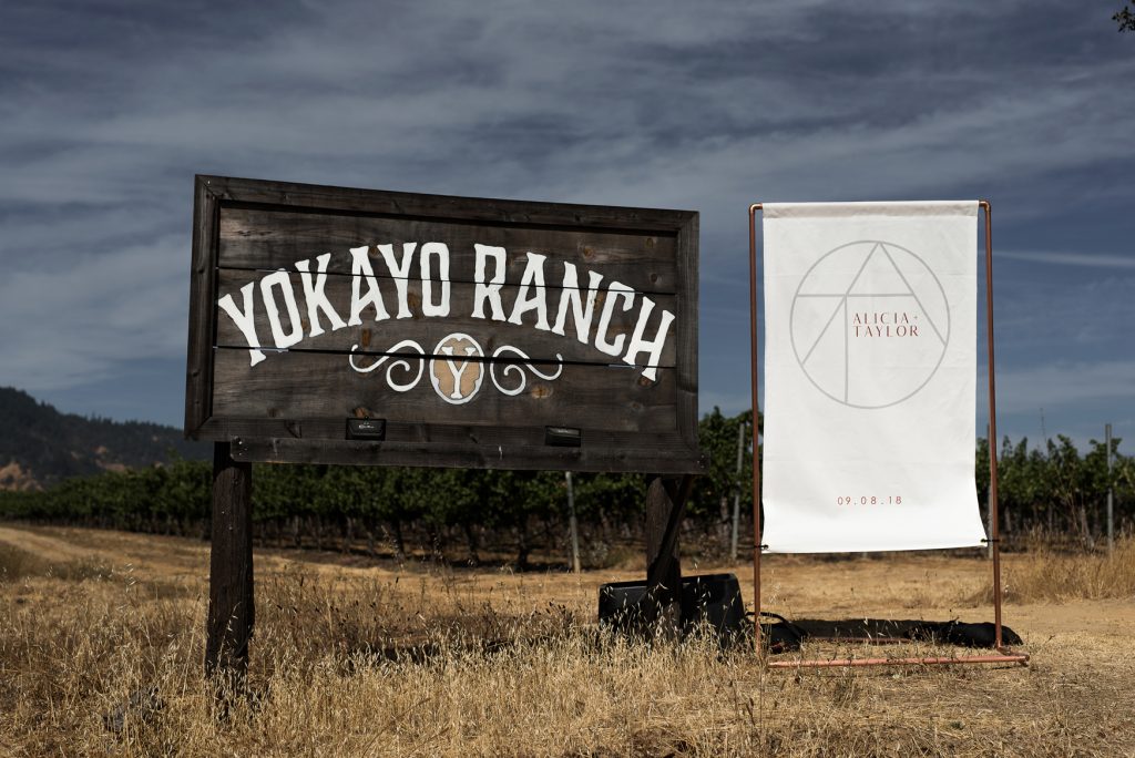 minimalist wedding sign of yokayo ranch